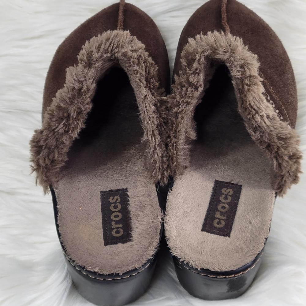CLEARANCE Crocs 9W Cobbler Faux Fur Trim Leather Espresso Brown Slip On Heeled - Picture 5 of 7